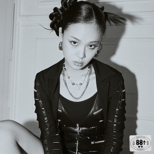 黑丝白虎美女自慰出白浆
